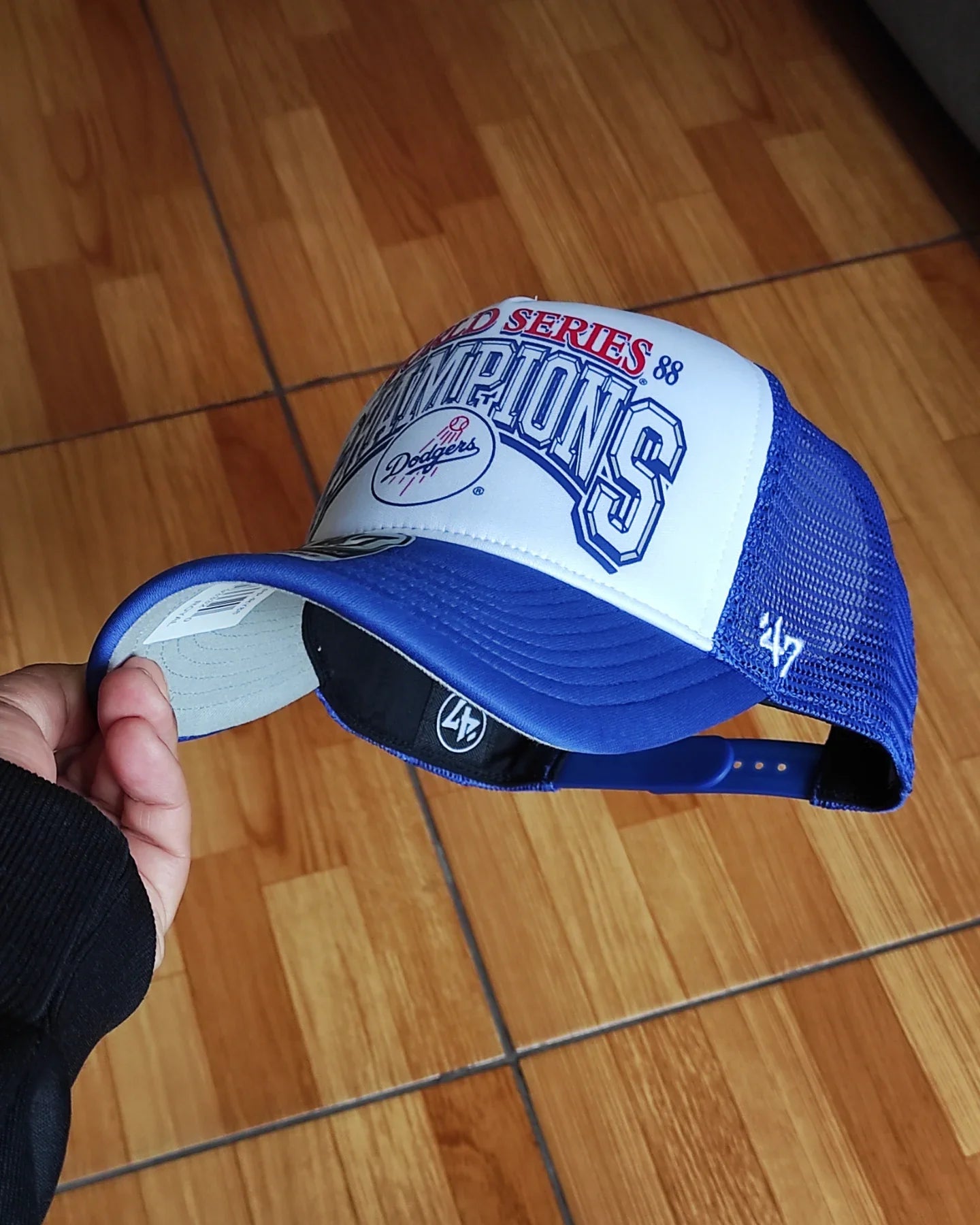 Gorra camionera snapback de espuma 47Brand Los Angeles Dodgers blanca azul World Series
