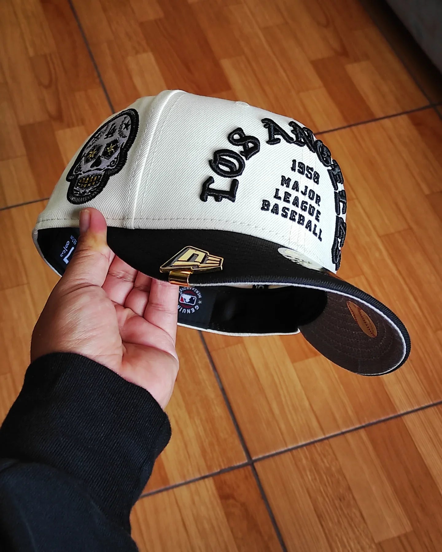Gorra ajustada 59fifty New Era Los Angeles Dodgers CALAVERA 💀 Chrome Black edition