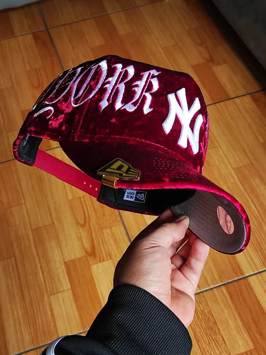 Gorra con cierre trasero de la marca New Era New York Yankees "Velvet" 9FORTY A-Frame