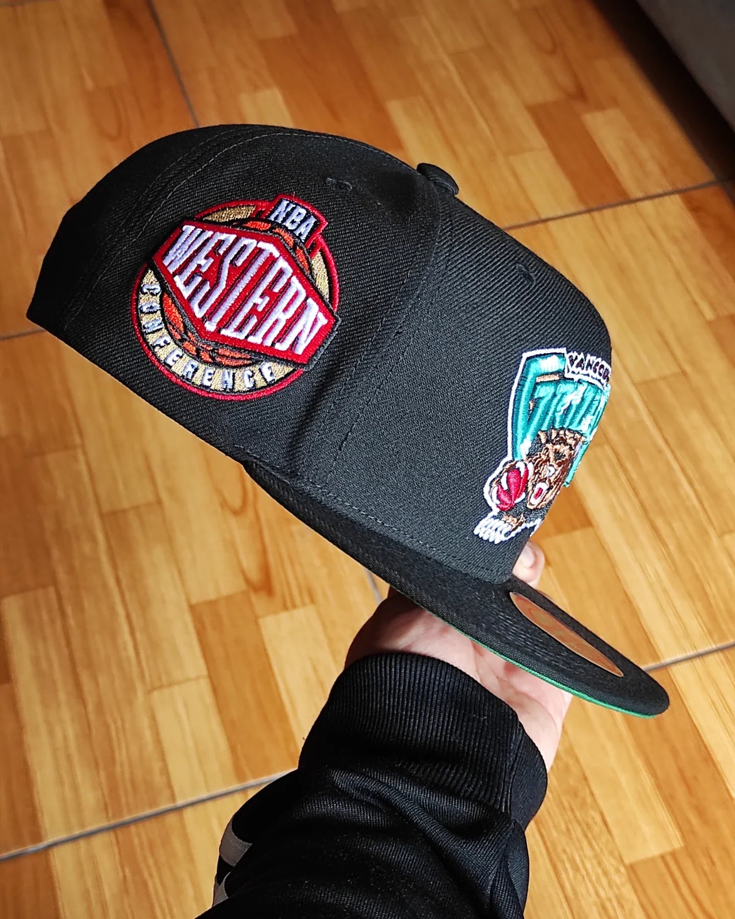 Gorra Mitchell and Ness Vancouver Grizzlies NBA wester NEGRA con cierre a presión