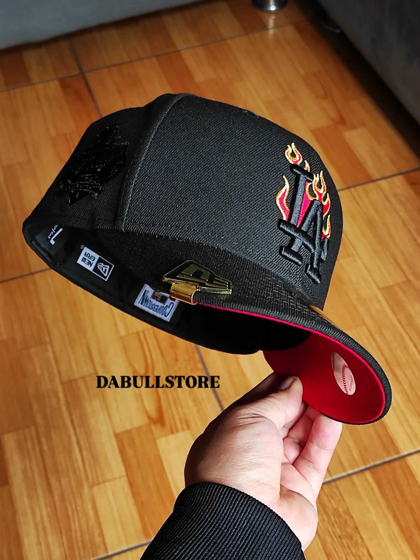 Gorra ajustada 59Fifty New Era Los Angeles Dodgers 40 Aniversario del Estadio Edición Blackout Fuego Rojo