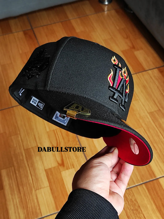Gorra ajustada 59Fifty New Era Los Angeles Dodgers 40 Aniversario del Estadio Edición Blackout Fuego Rojo