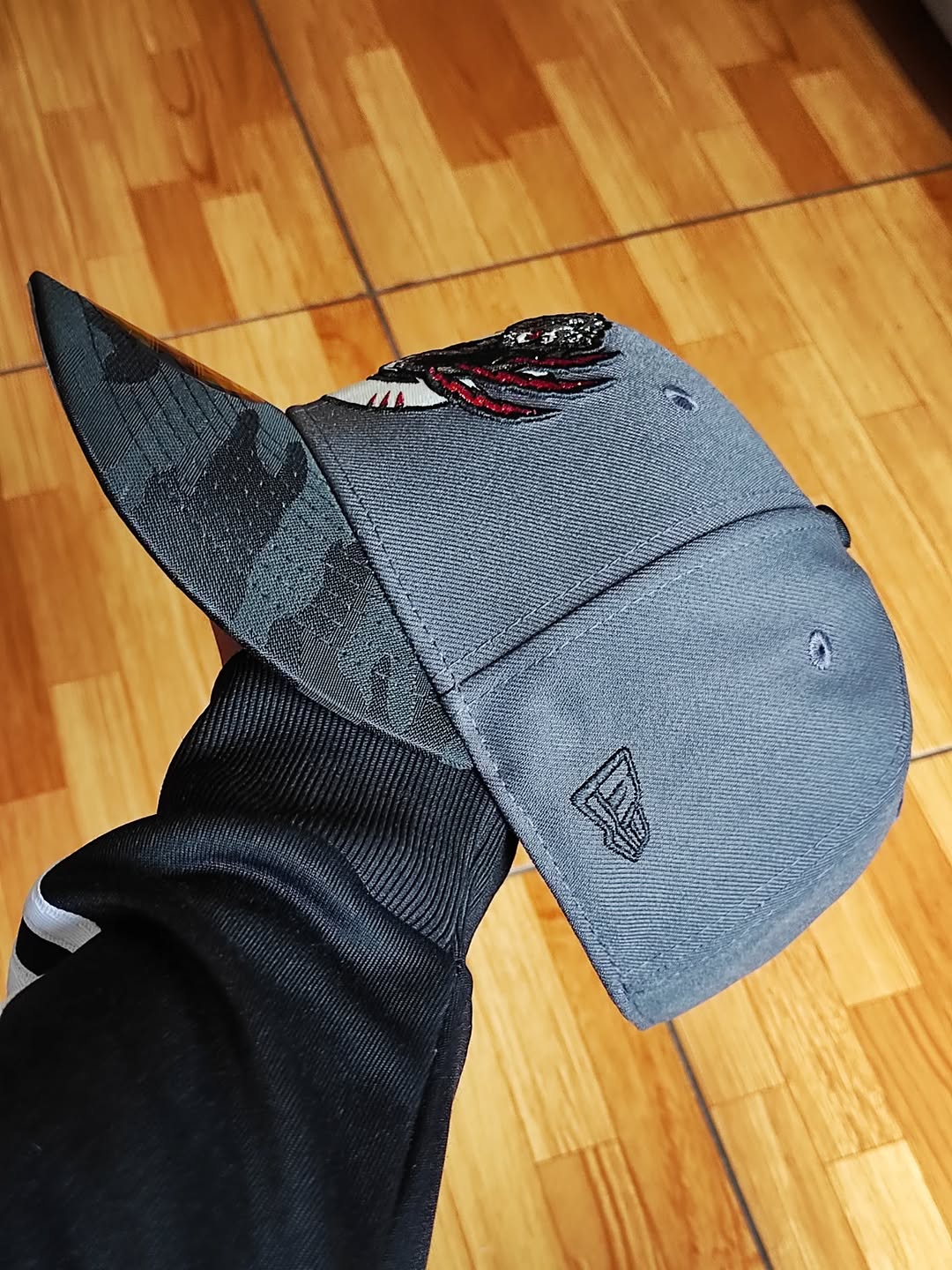 Gorra ajustada 59Fifty New Era Vancouver Grizzlies 30 Temporadas Gris Oscuro Edición Que Brilla En La Oscuridad
