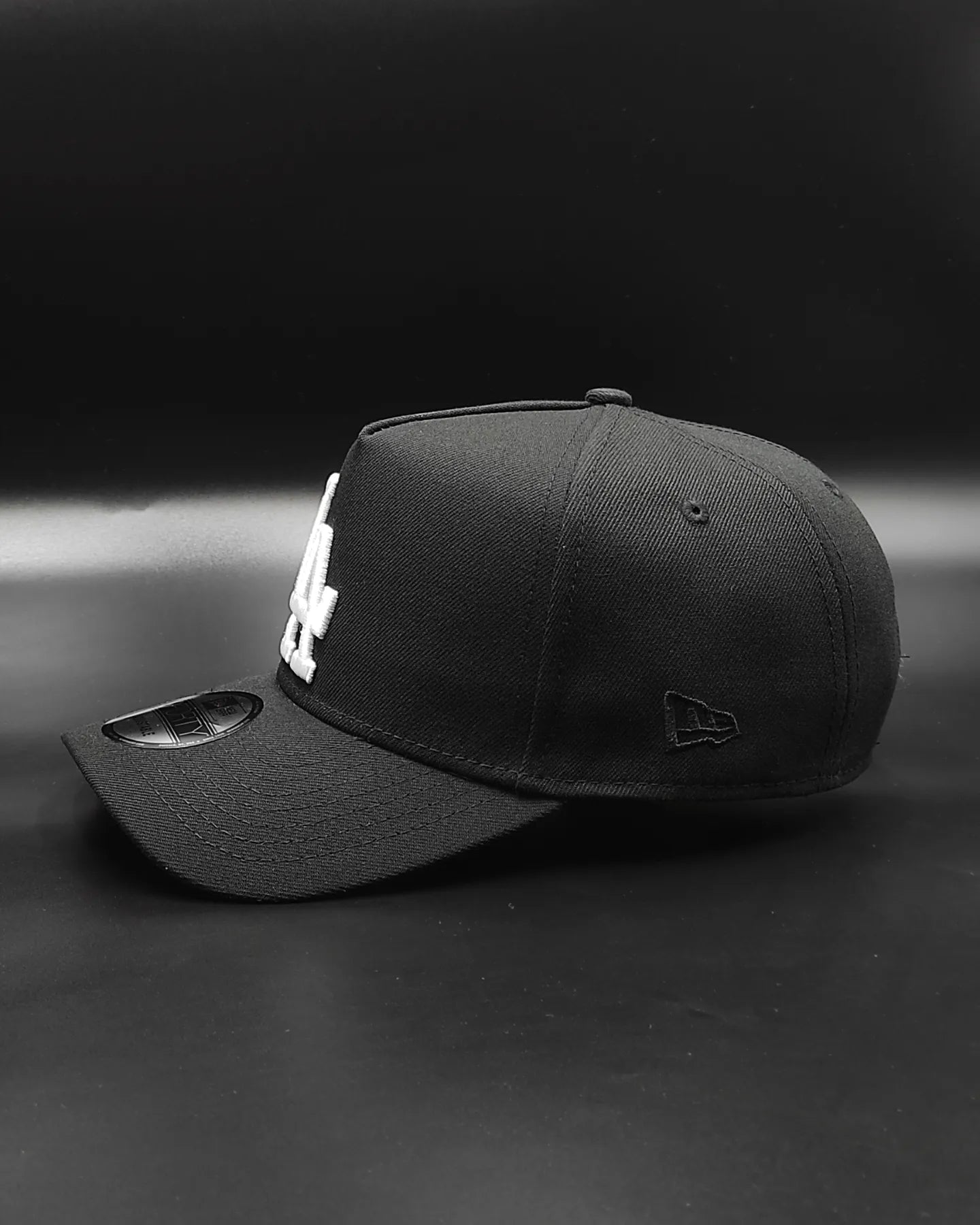 Gorra New Era Los Angeles Dodgers edición roja y negra serie mundial con visera plana