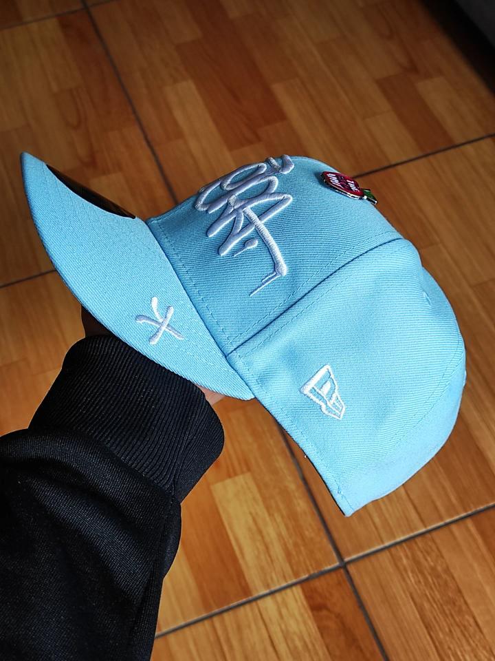 59FIFTY new era grafiti AZUL CIELO incluye pin