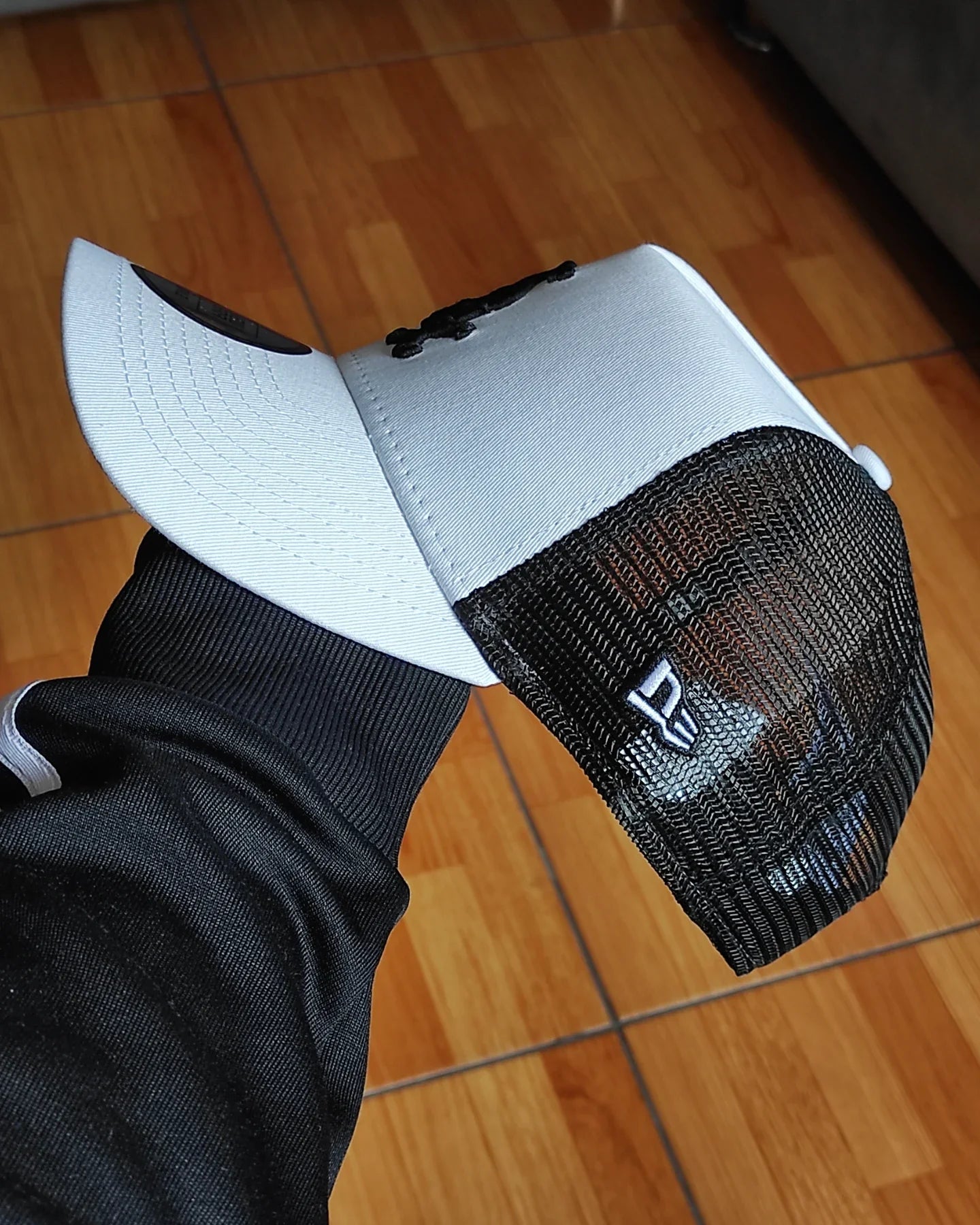 Gorra trucker a-frame blanca/negra New Era Chicago White Sox