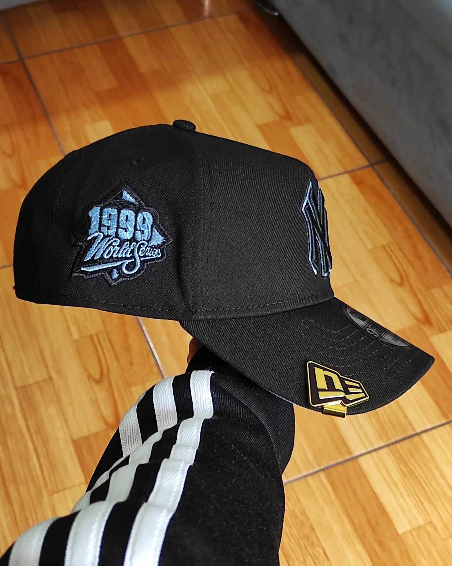Gorra New Era New York Yankees World Series 1999 Black Sky Edition 9Forty A-Frame con Cierre Ajustable