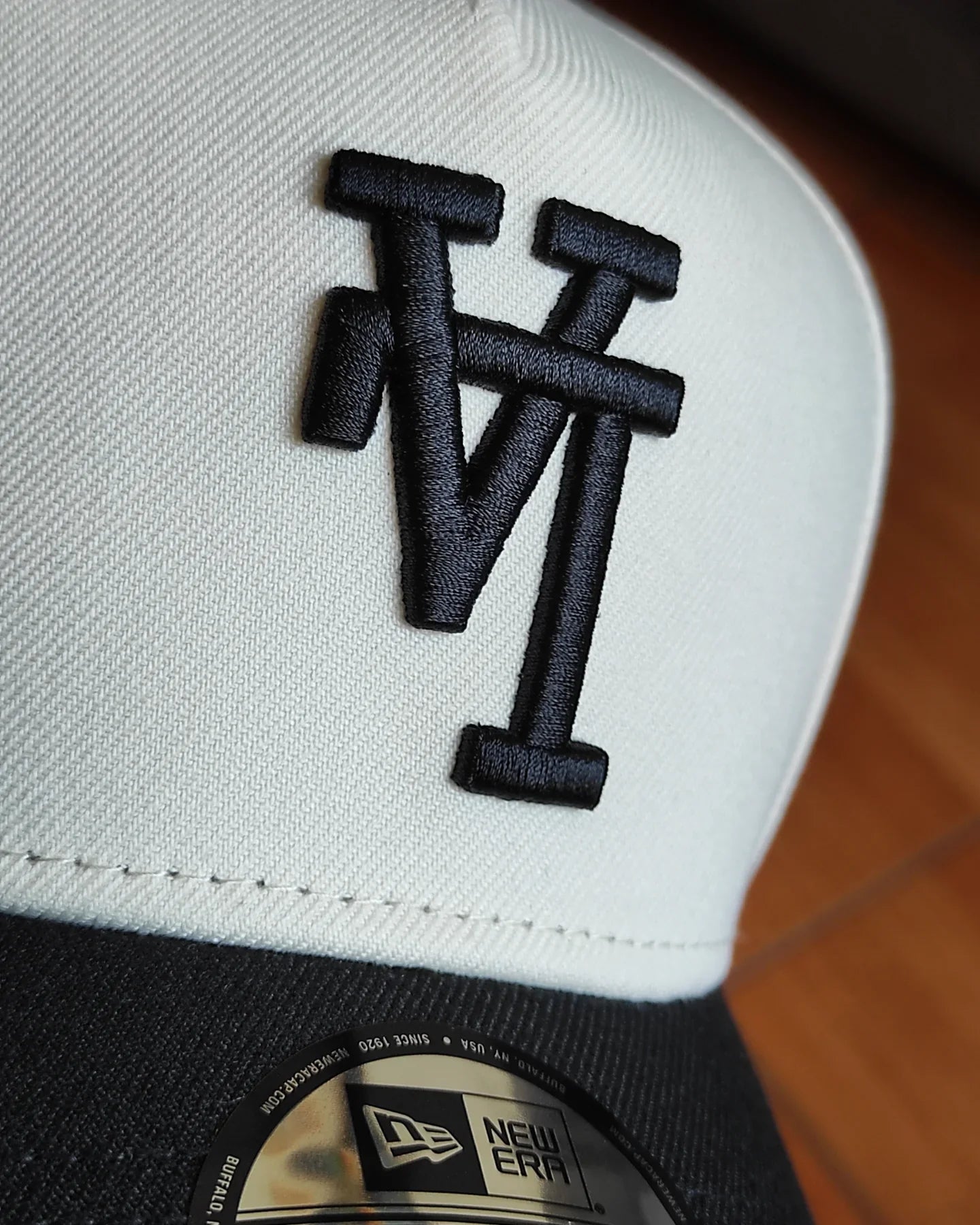 New Era Los Angeles Dodgers logotipo UPSIDE Chrome negro 9FORTY A-FRAME