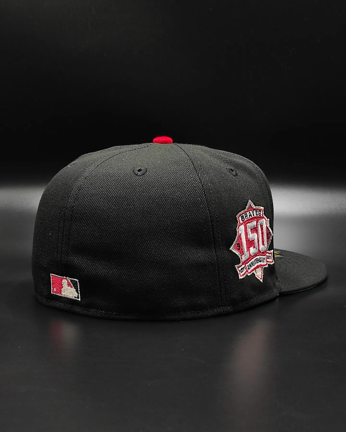 Gorra ajustada 59fifty de New Era Atlanta Braves 150 aniversario cúpula negra edición metálica