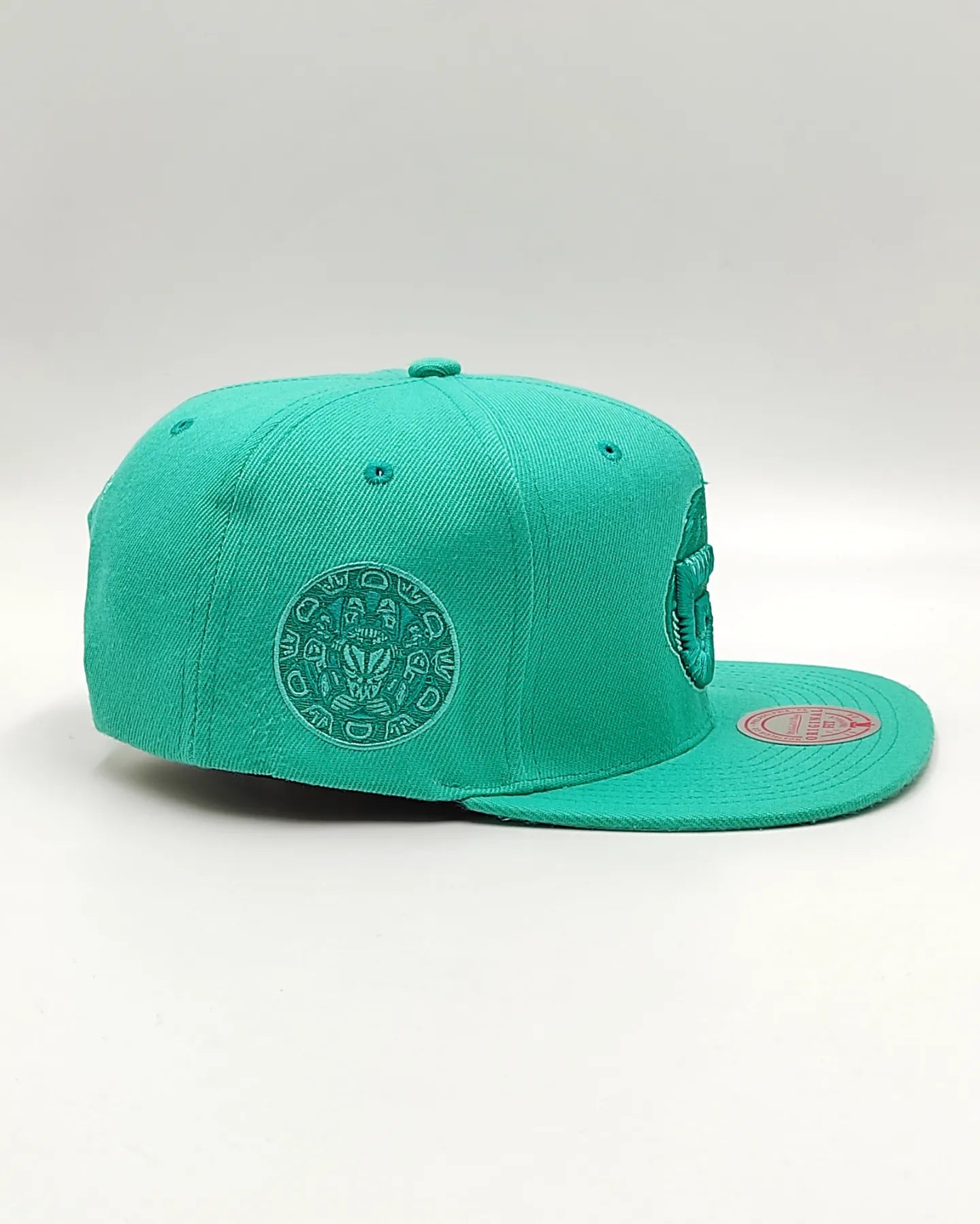 Mitchell & Ness Gorra Snapback Original Fit Monocromática Memphies Grizzlies, color verde azulado