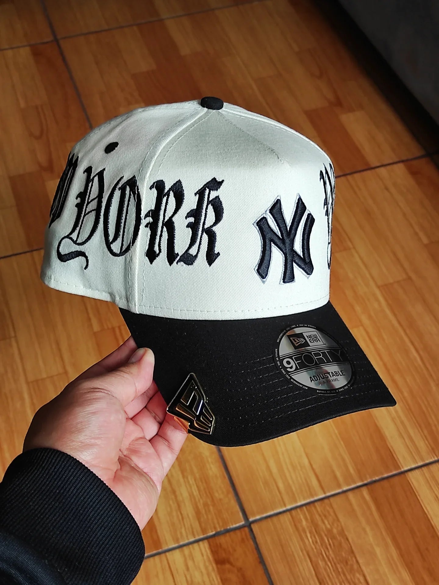 Gorra New Era New York Yankees gótica Chrome negra bicolor 9FORTY A-FRAME