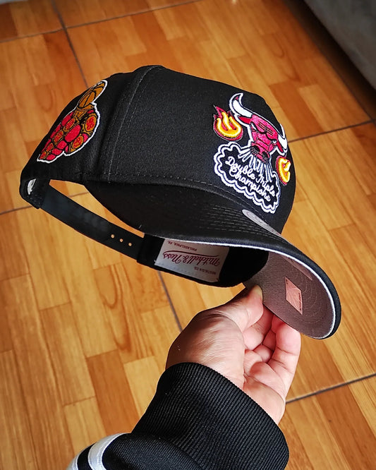 Gorra Mitchell & Ness Chicago Bulls 6 veces campeones, ajuste perfecto, estilo snapback