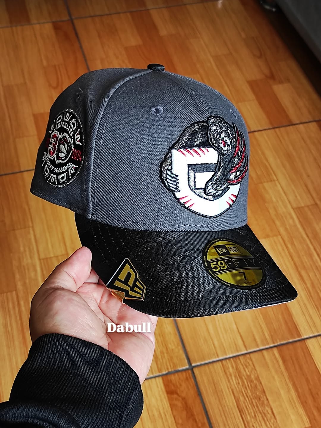 Gorra ajustada 59Fifty New Era Vancouver Grizzlies 30 Temporadas Gris Oscuro Edición Que Brilla En La Oscuridad