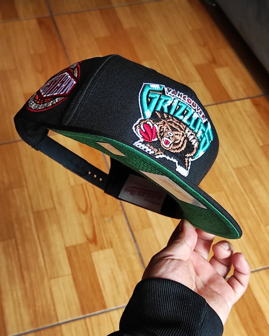 Gorra Mitchell and Ness Vancouver Grizzlies NBA wester NEGRA con cierre a presión