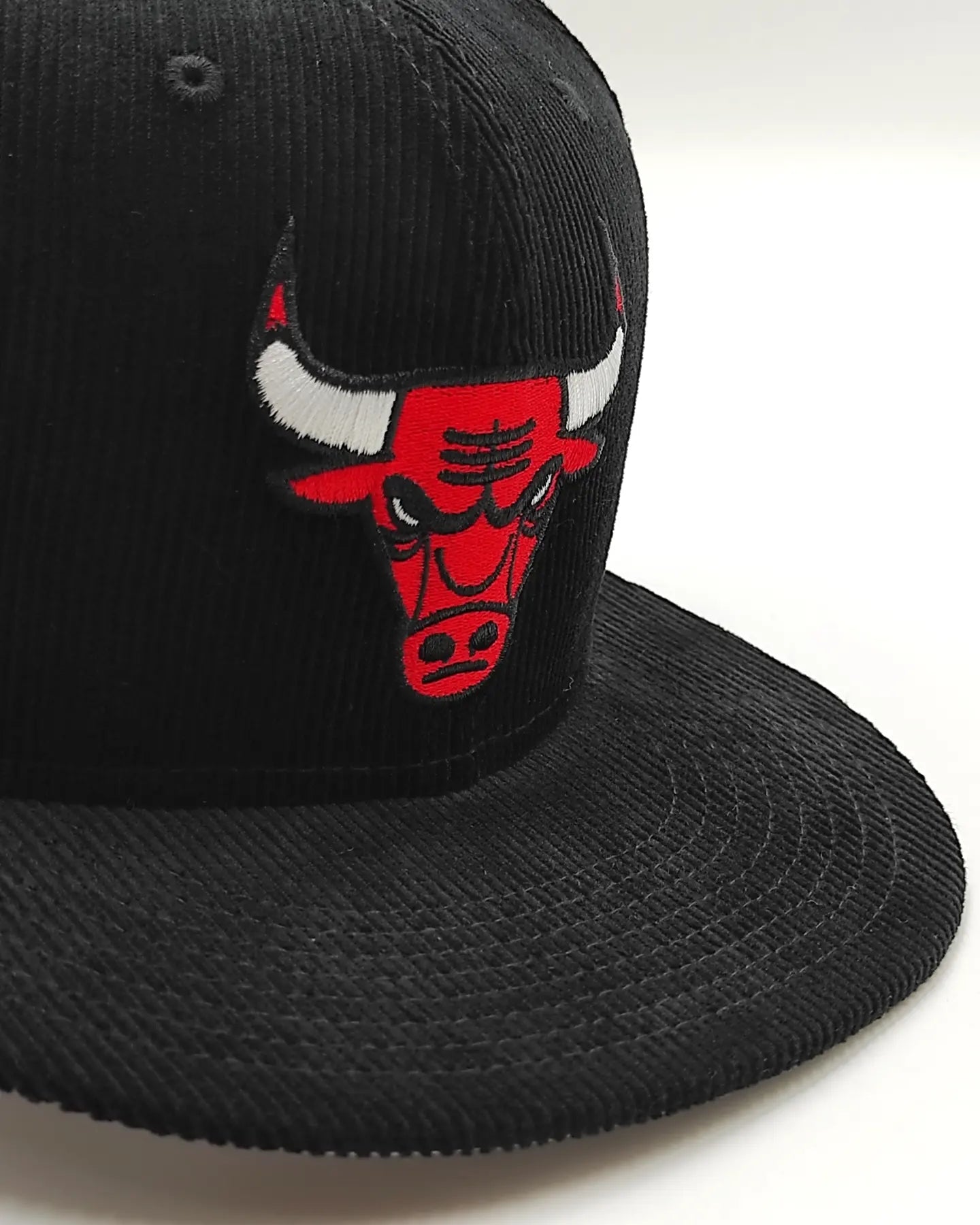Gorra Ajustada Chicago Bulls OLD SCHOOL CORDUROY SIDE-PATCH Negra de New Era