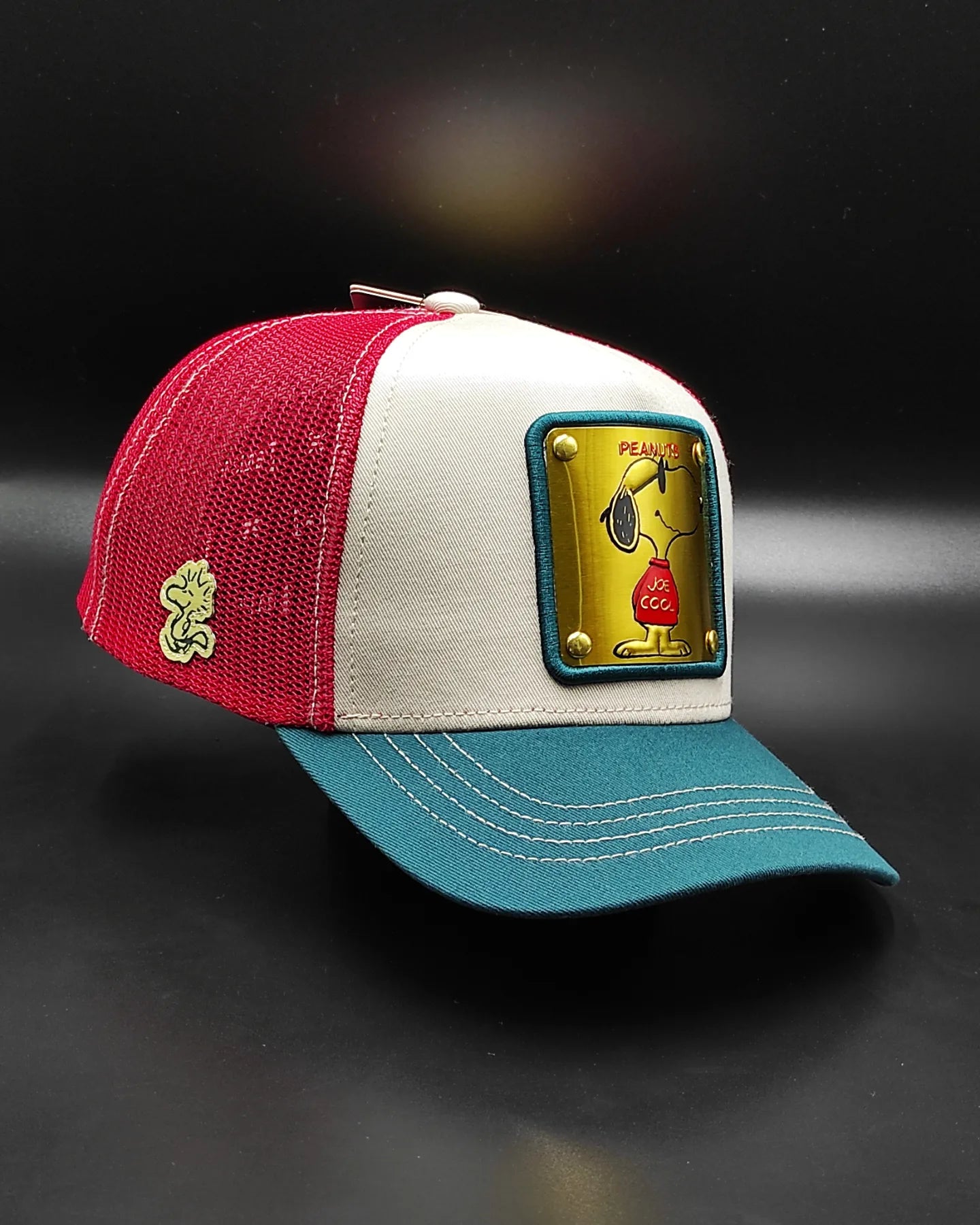 Gorra trucker snapback CAPSLAB Cacahuetes Snoopy blanco rojo verde