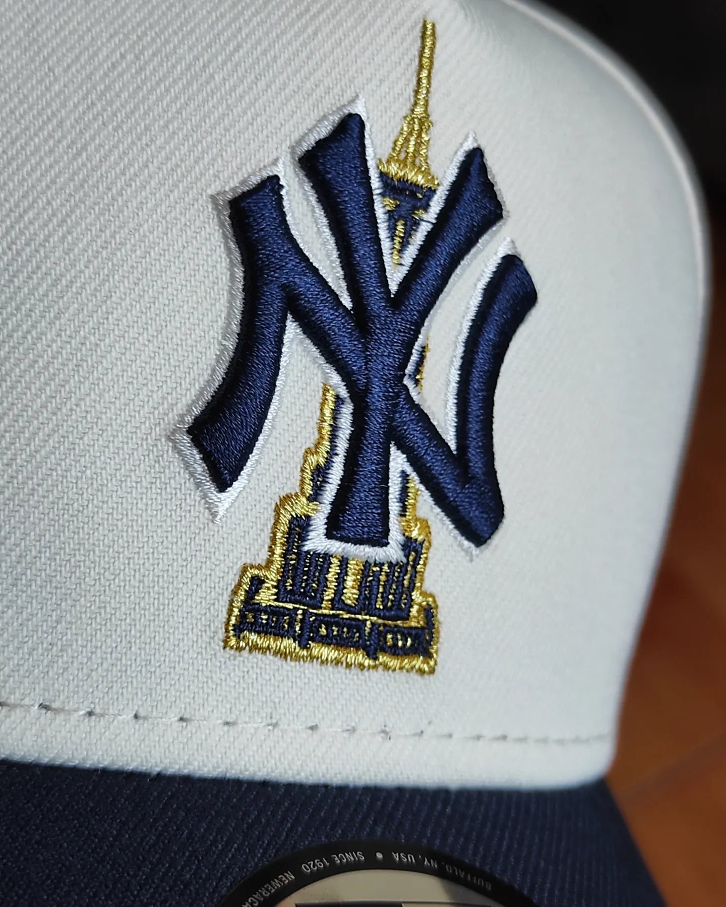 Gorra New Era New York Yankees State Two Tone Chrome Azul Marino 9FORTY A-FRAME