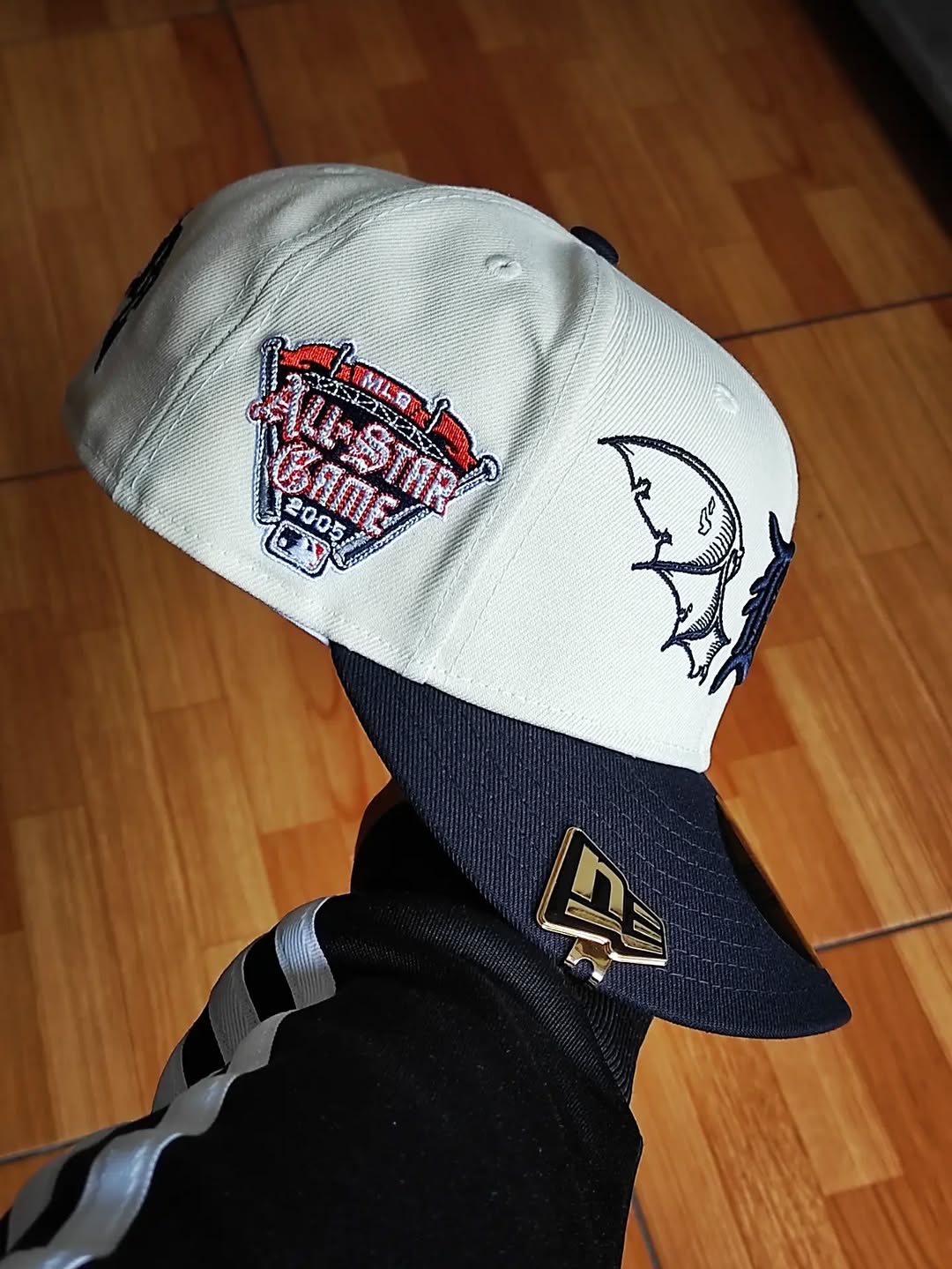 Gorra Detroit Tigers MLB Team Wings 59FIFTY Ajustada Beige Claro