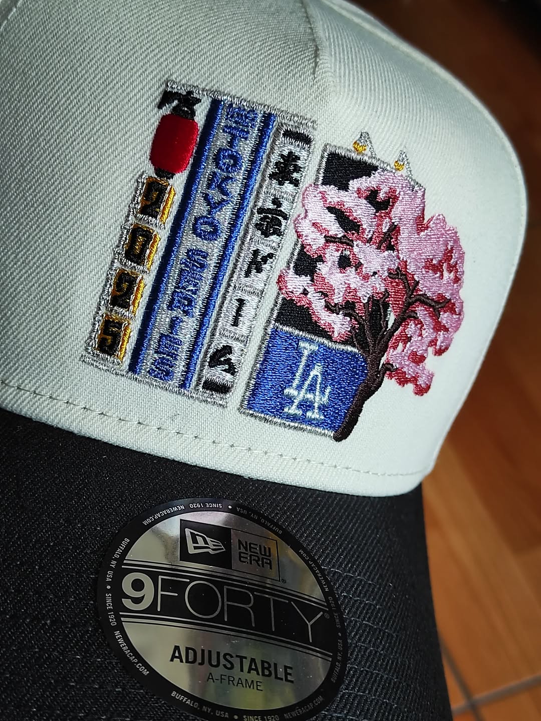 Gorra snapback 9Forty A-Frame New Era Los Angeles Dodgers Tokyo Series 2025 Chrome Two Tone Edition