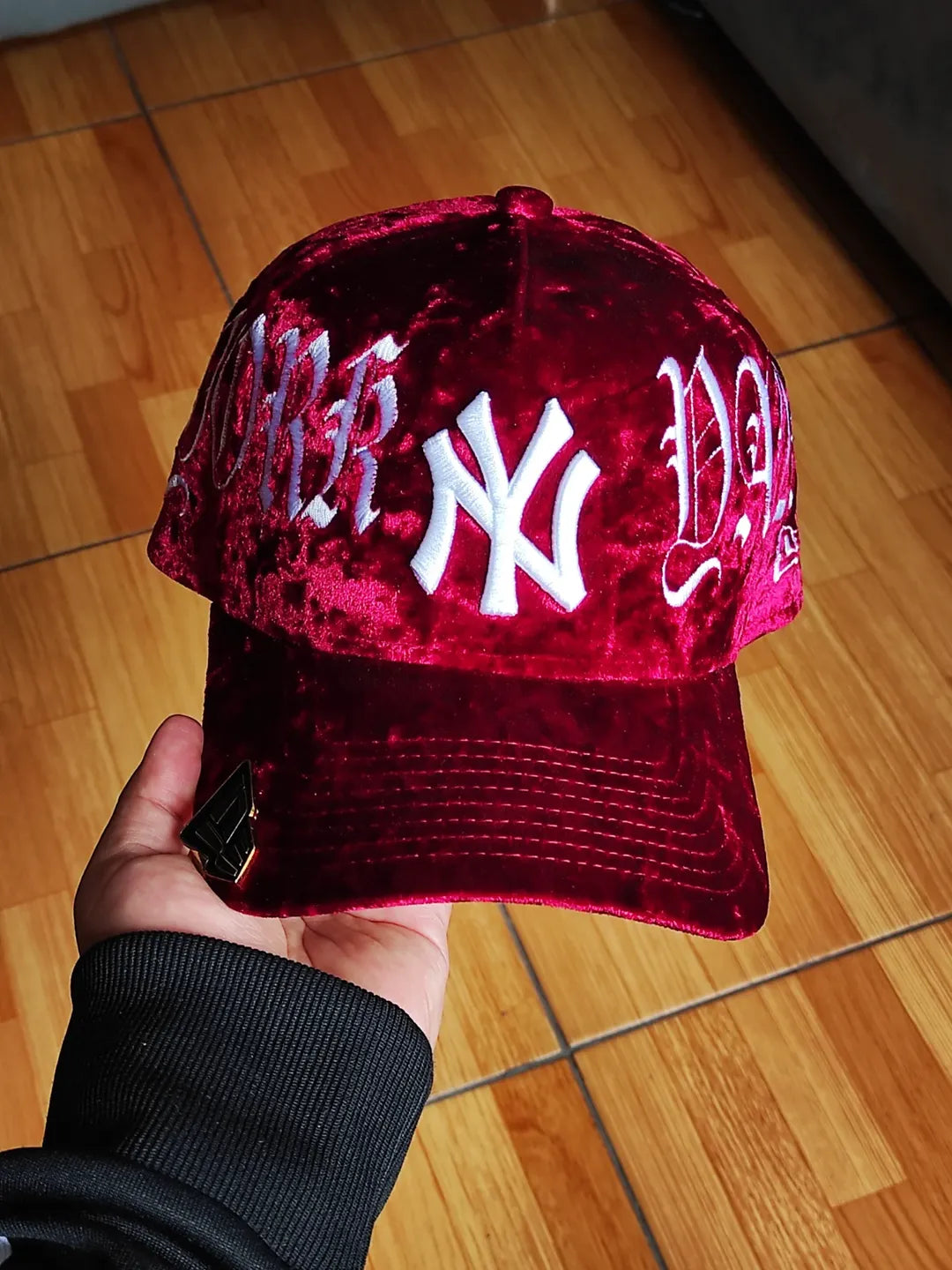 Gorra con cierre trasero de la marca New Era New York Yankees "Velvet" 9FORTY A-Frame