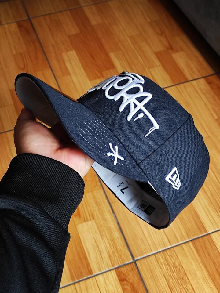 59FIFTY new era Graffiti azul marino incluye pin