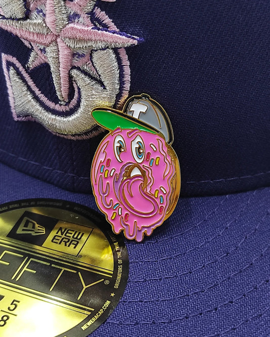 Pin metálico sombrero rosa