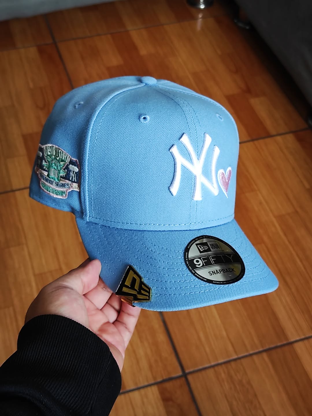 Gorra snapback 9fifty New Era New York Yankees corazón cielo/rosa
