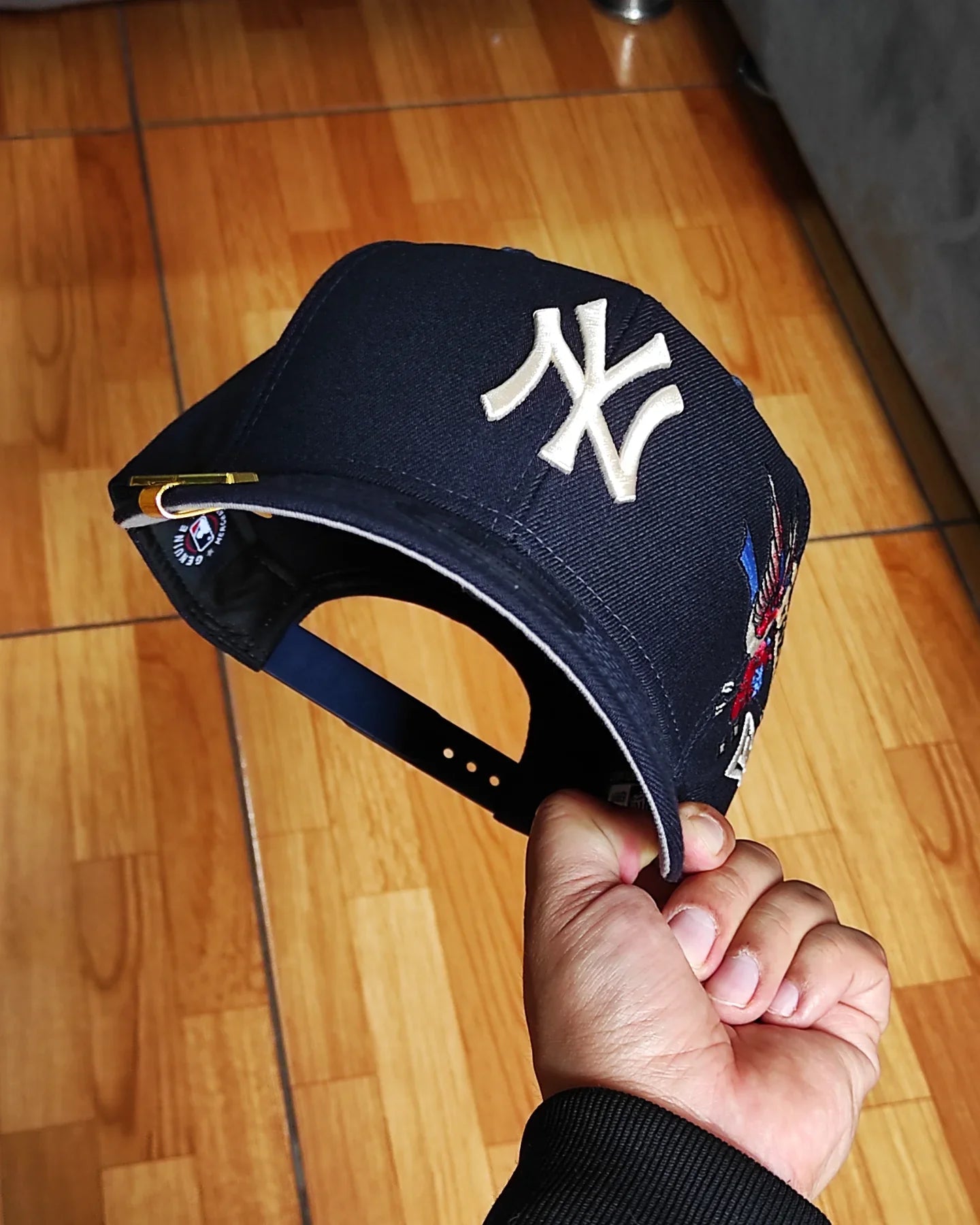 Gorra New Era 9Fifty Snapback de los New York Yankees con visera inferior gris y parche lateral City Art - Azul marino