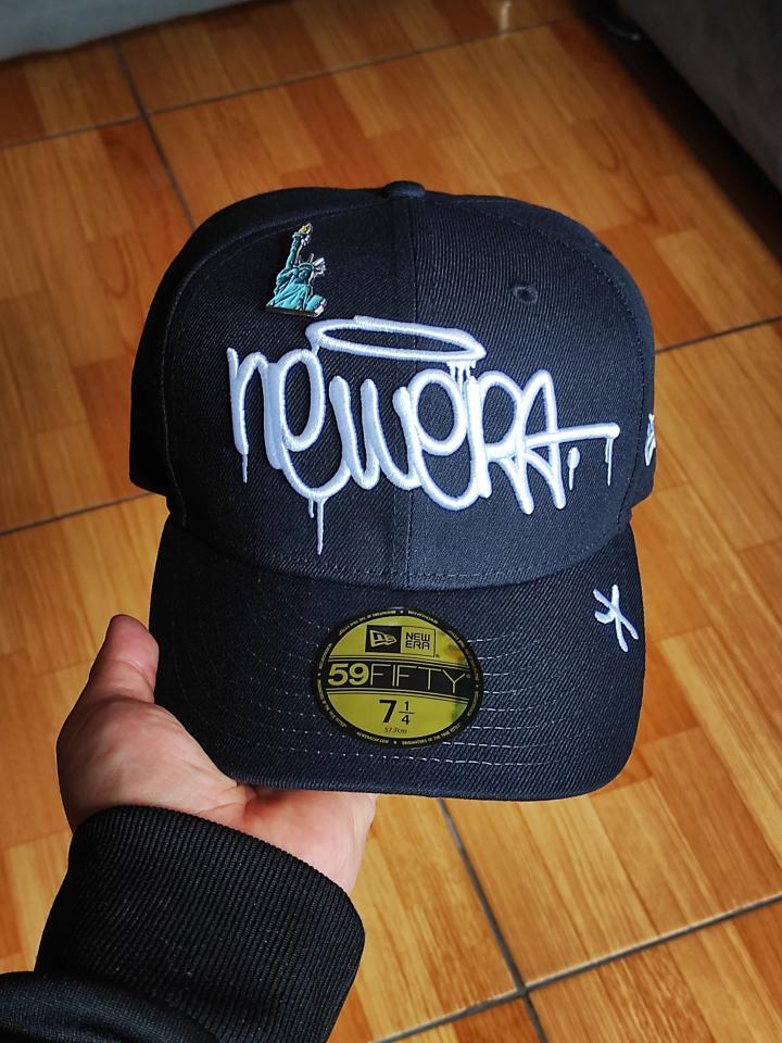 59FIFTY new era Graffiti azul marino incluye pin