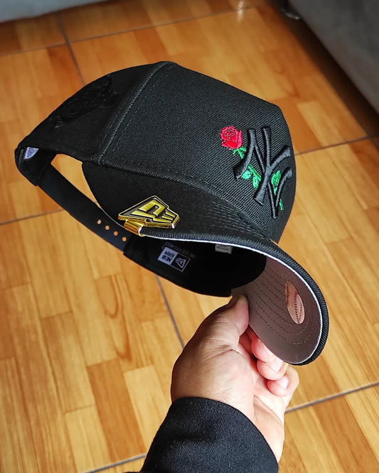 Gorra New Era 9forty a-frame Snapback de los New York Yankees negra con rosa🌹