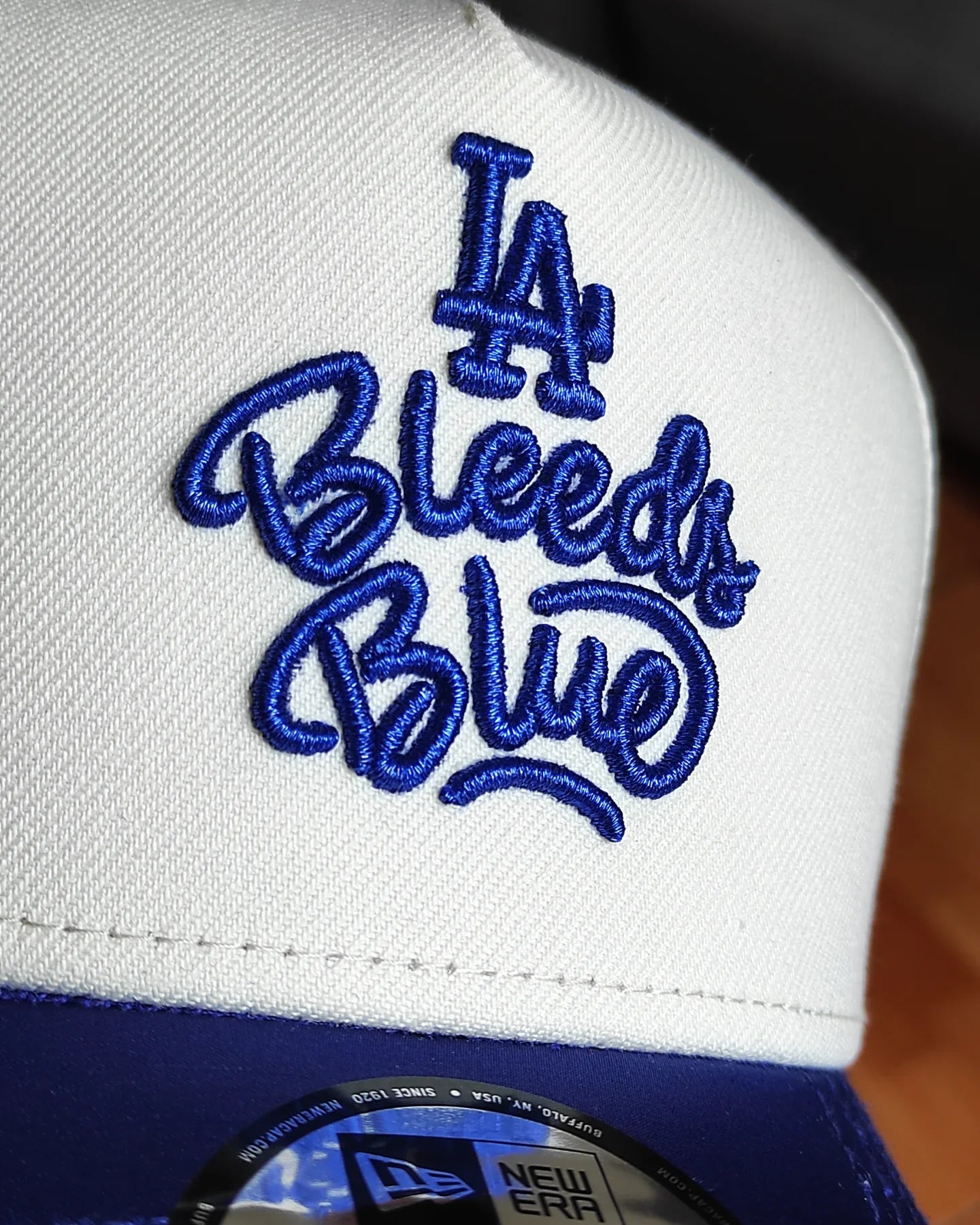 Gorra Snapback New Era Los Angeles Dodgers Chrome Satin Brim Two Tone 9Forty A Frame