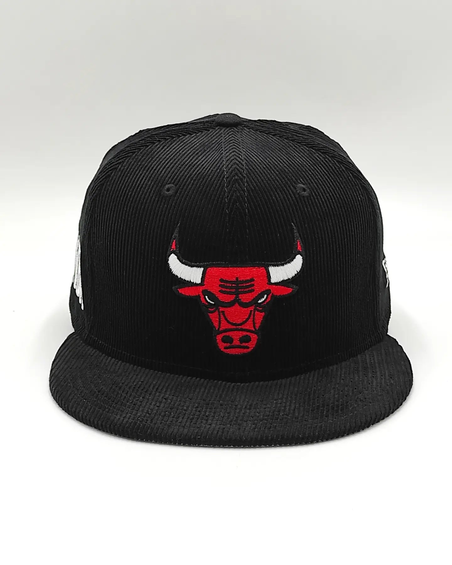 Gorra Ajustada Chicago Bulls OLD SCHOOL CORDUROY SIDE-PATCH Negra de New Era