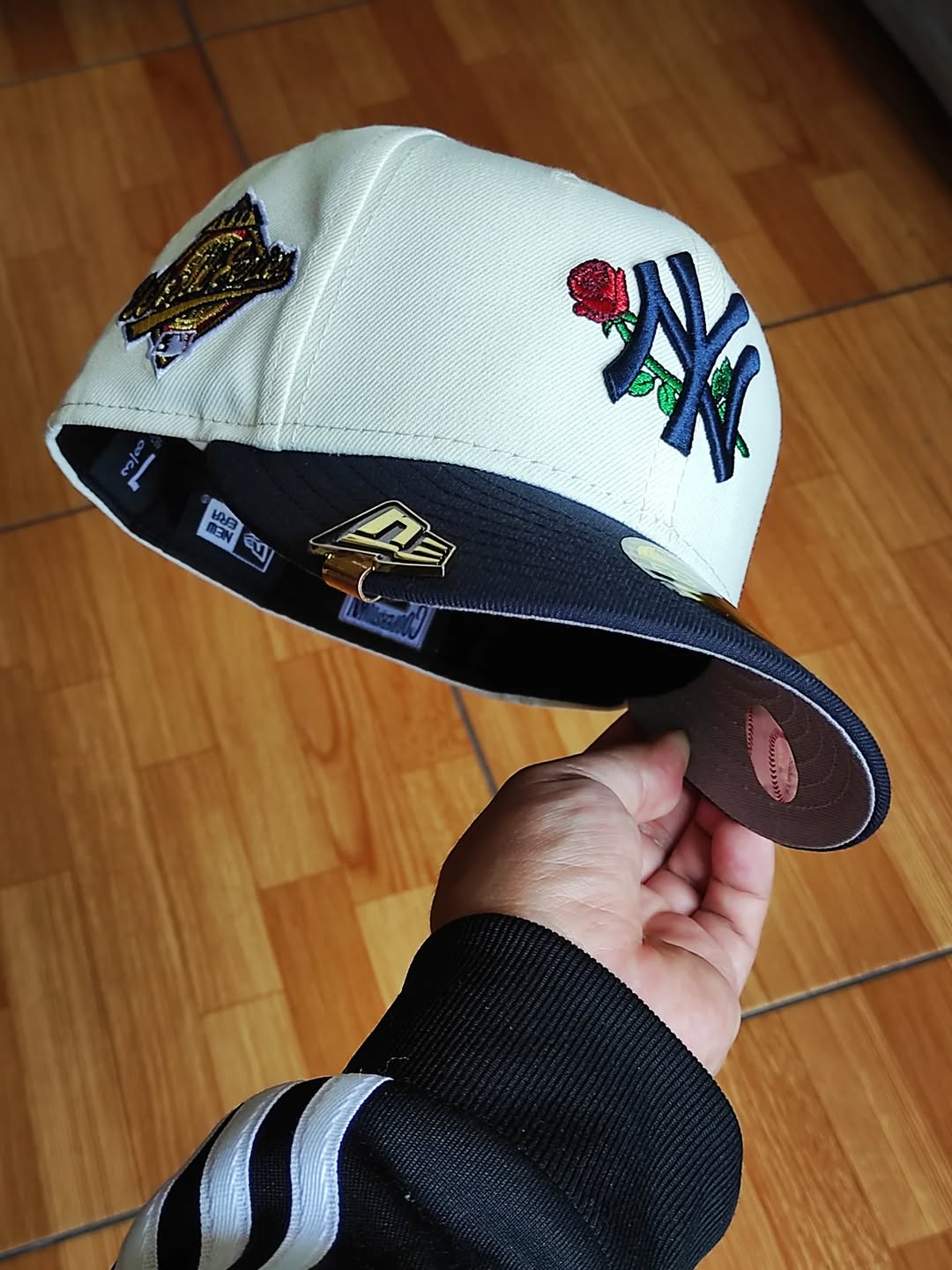 Gorra 59FIFTY de los New York Yankees de la Serie Mundial de la Nueva Era rosa🌹 cromada azul marino
