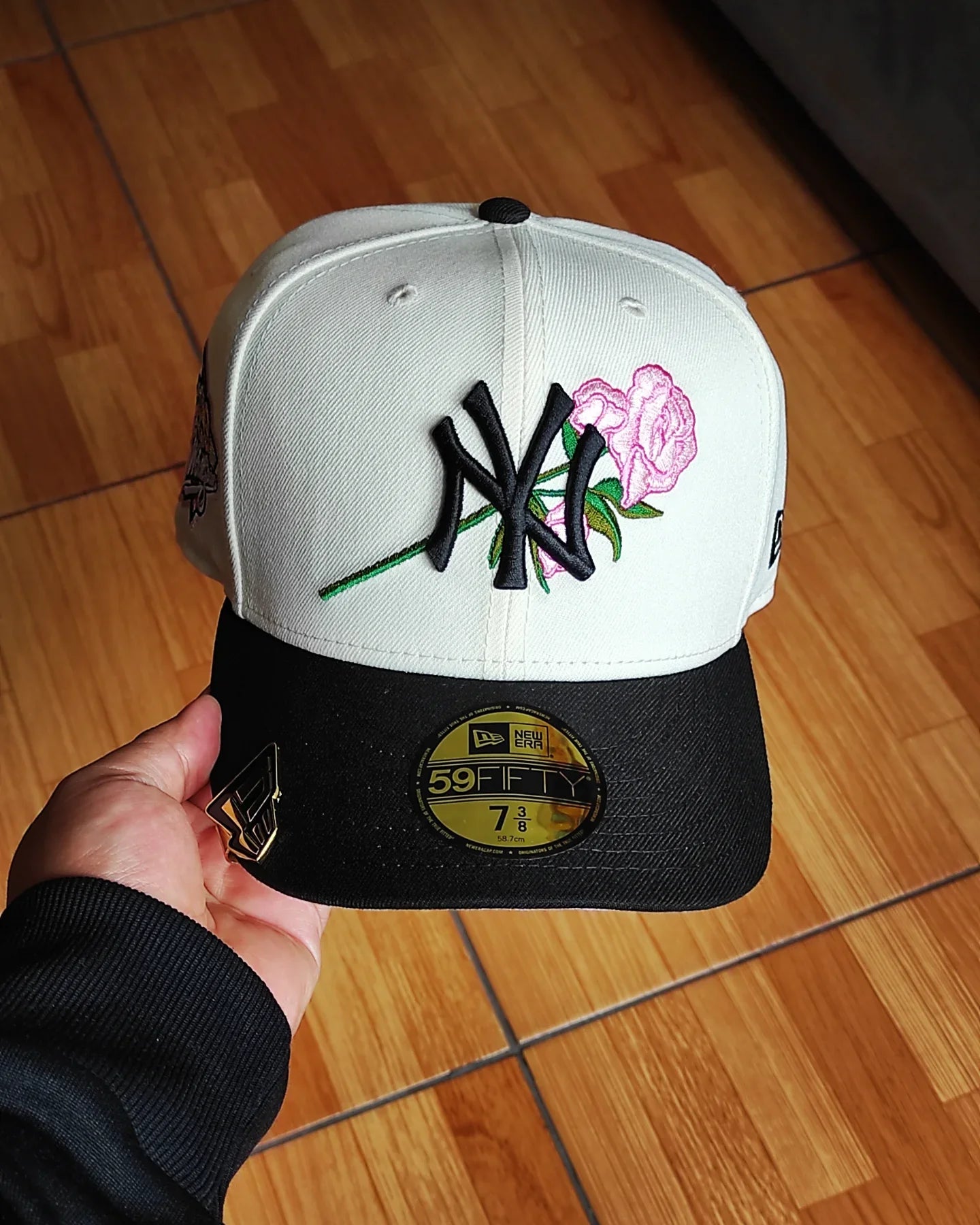 Gorra ajustada 59fifty New Era New York Yankees Rose Chrome Edición negra/rosa