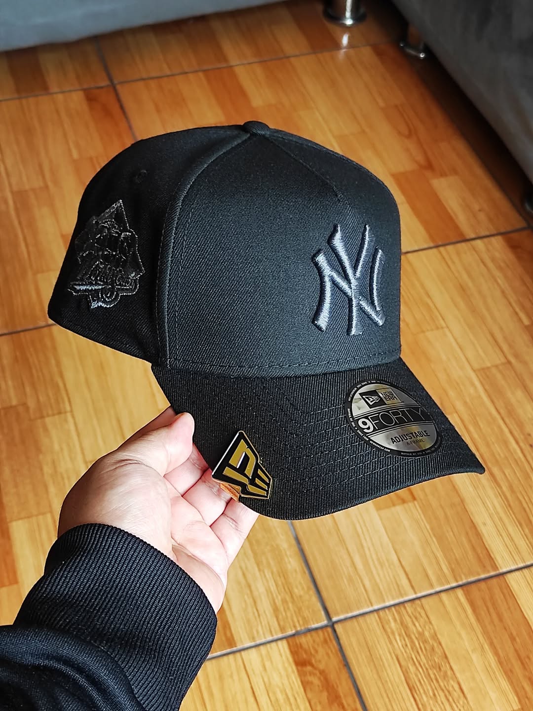 Gorra New Era New York Yankees World Series 1999 Liquid Titanium Edition 9Forty A Frame Snapback