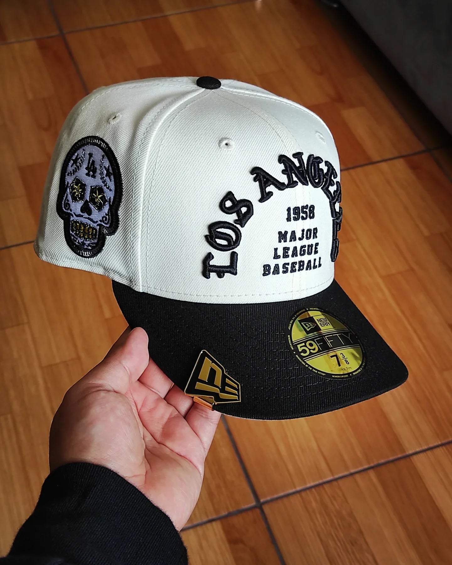 Gorra ajustada 59fifty New Era Los Angeles Dodgers CALAVERA 💀 Chrome Black edition