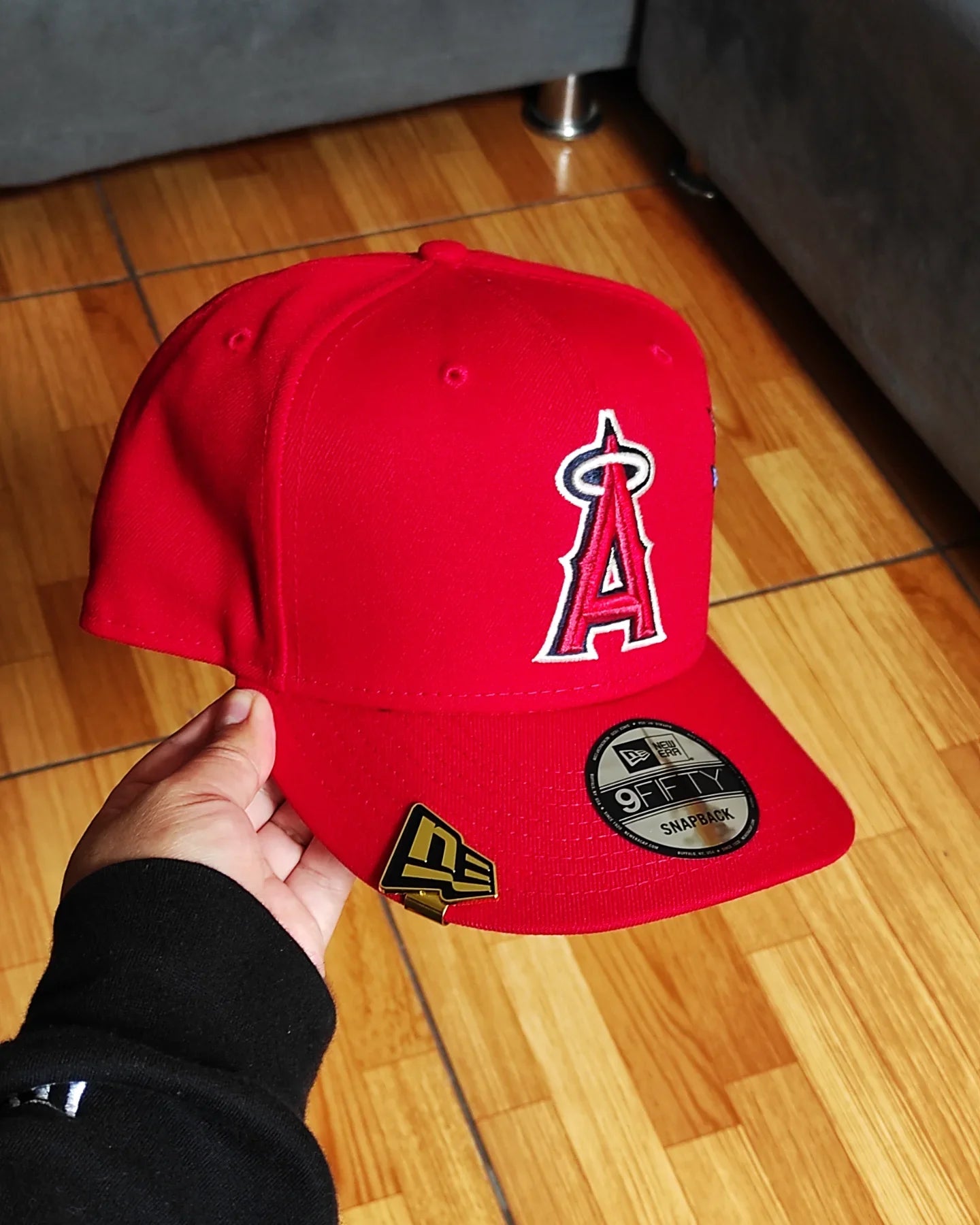 Gorra ajustable New Era 9Fifty con broche de Los Angeles Angels, parte inferior gris y parche lateral City Art - Roja