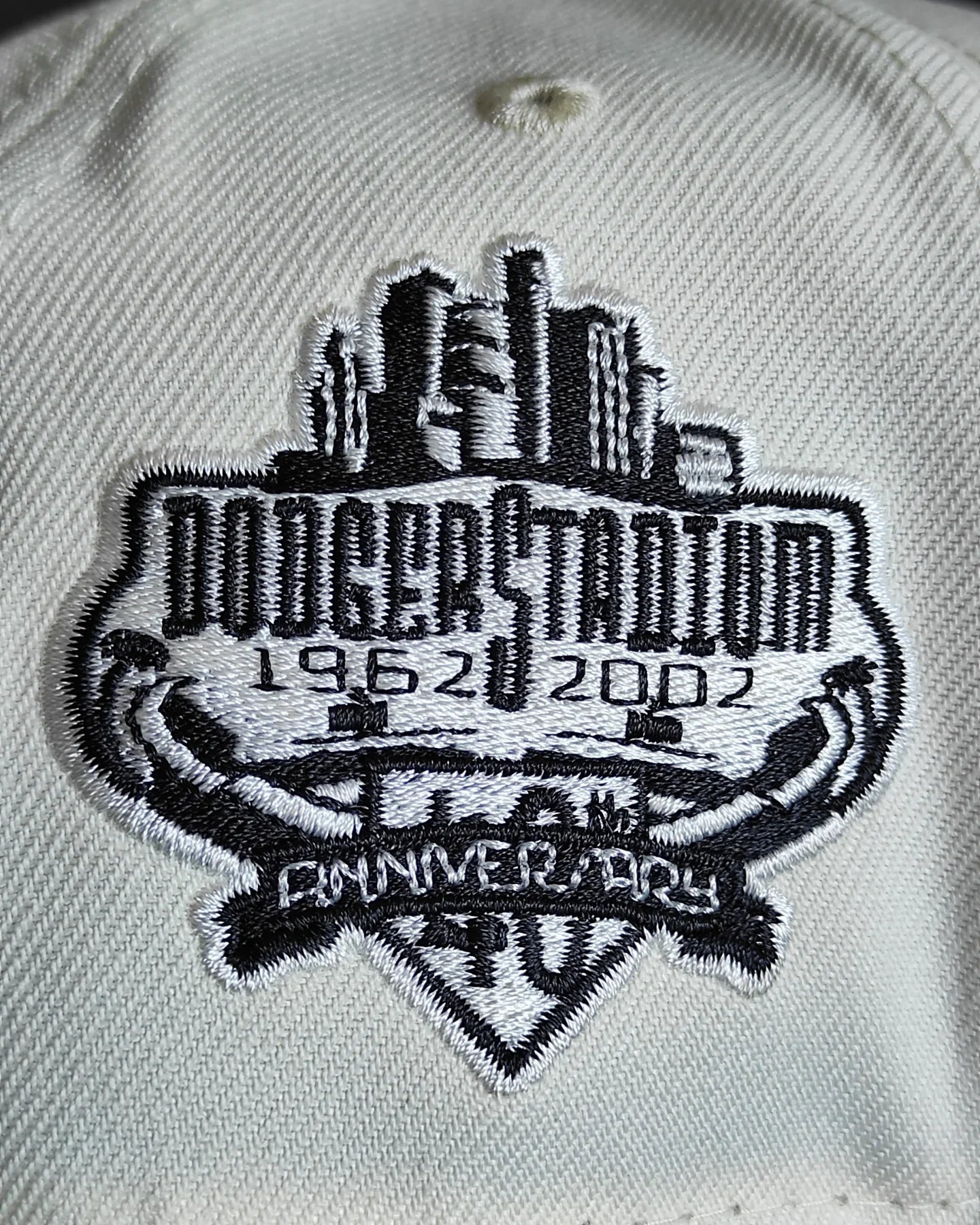 New Era Los Angeles Dodgers logotipo UPSIDE Chrome negro 9FORTY A-FRAME