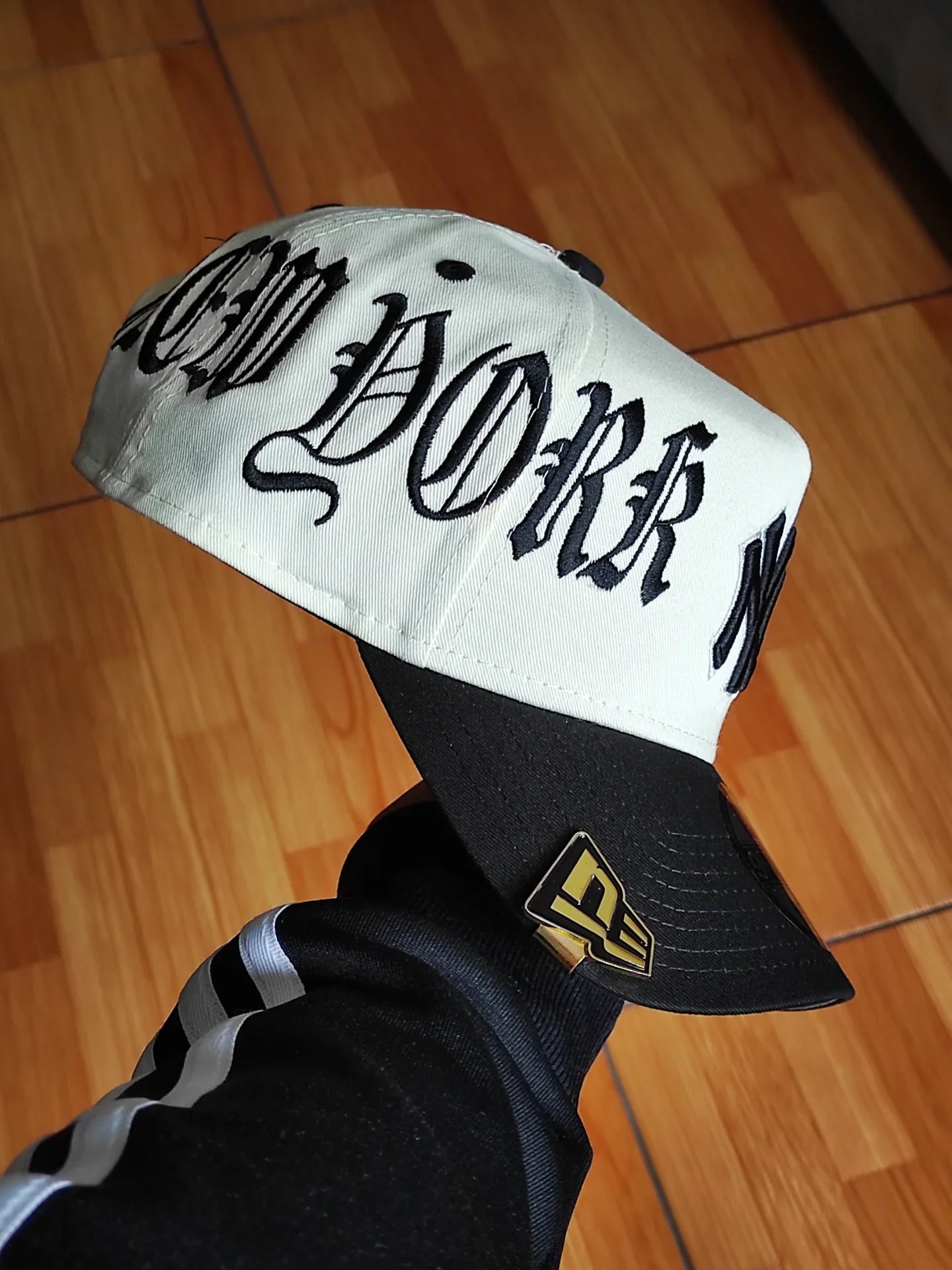 Gorra New Era New York Yankees gótica Chrome negra bicolor 9FORTY A-FRAME