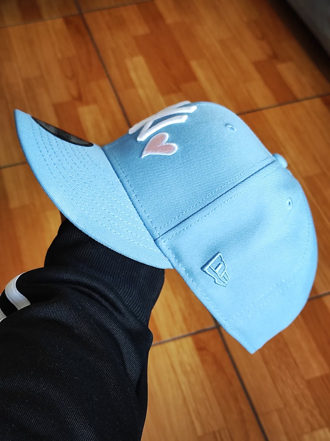 Gorra snapback 9fifty New Era New York Yankees corazón cielo/rosa