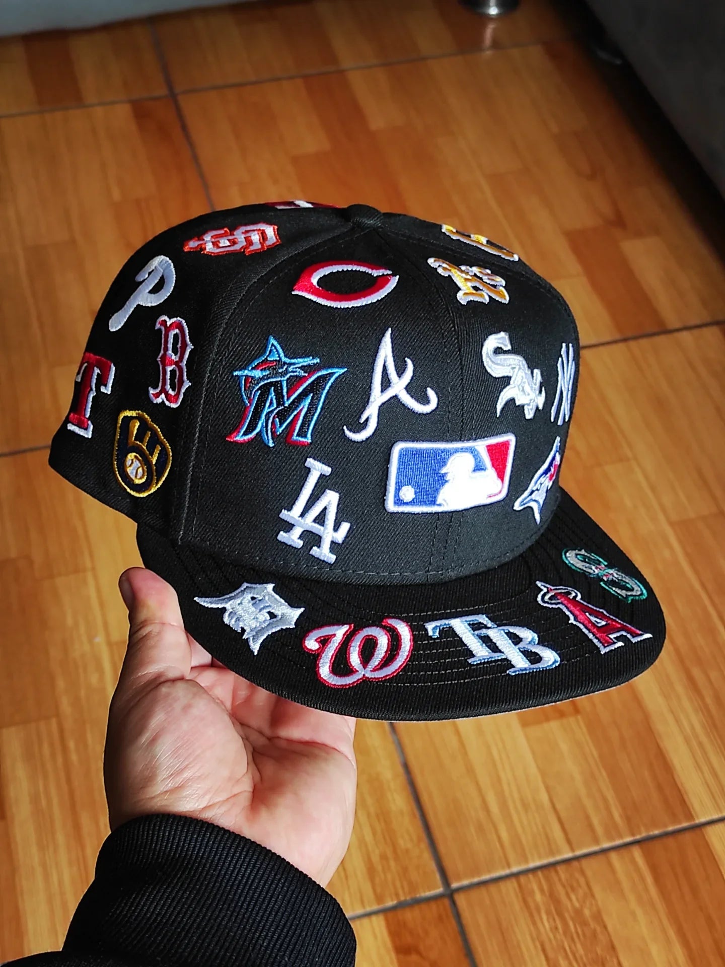 Gorra snapback New Era MLB negra 9Fifty, con logotipos de equipos de toda la liga