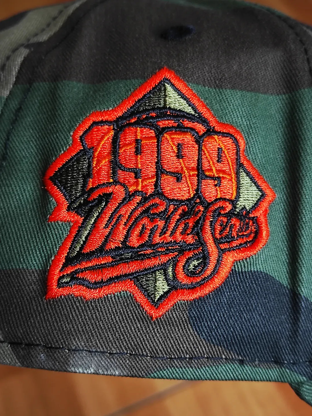 Gorra New Era New York Yankees World Series 1999 Edición Camuflaje 9Forty A-Frame Snapback