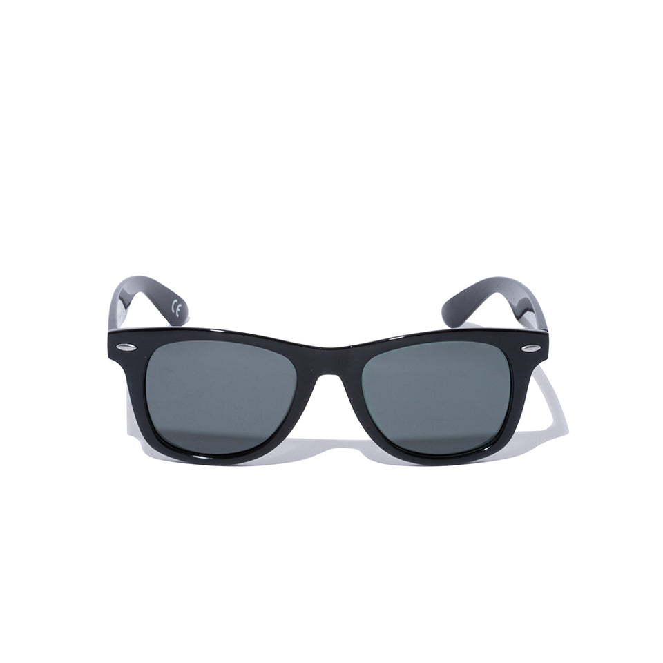 NewEra Wellington sunglasses with square lenses, shiny black frame and grey-green lenses