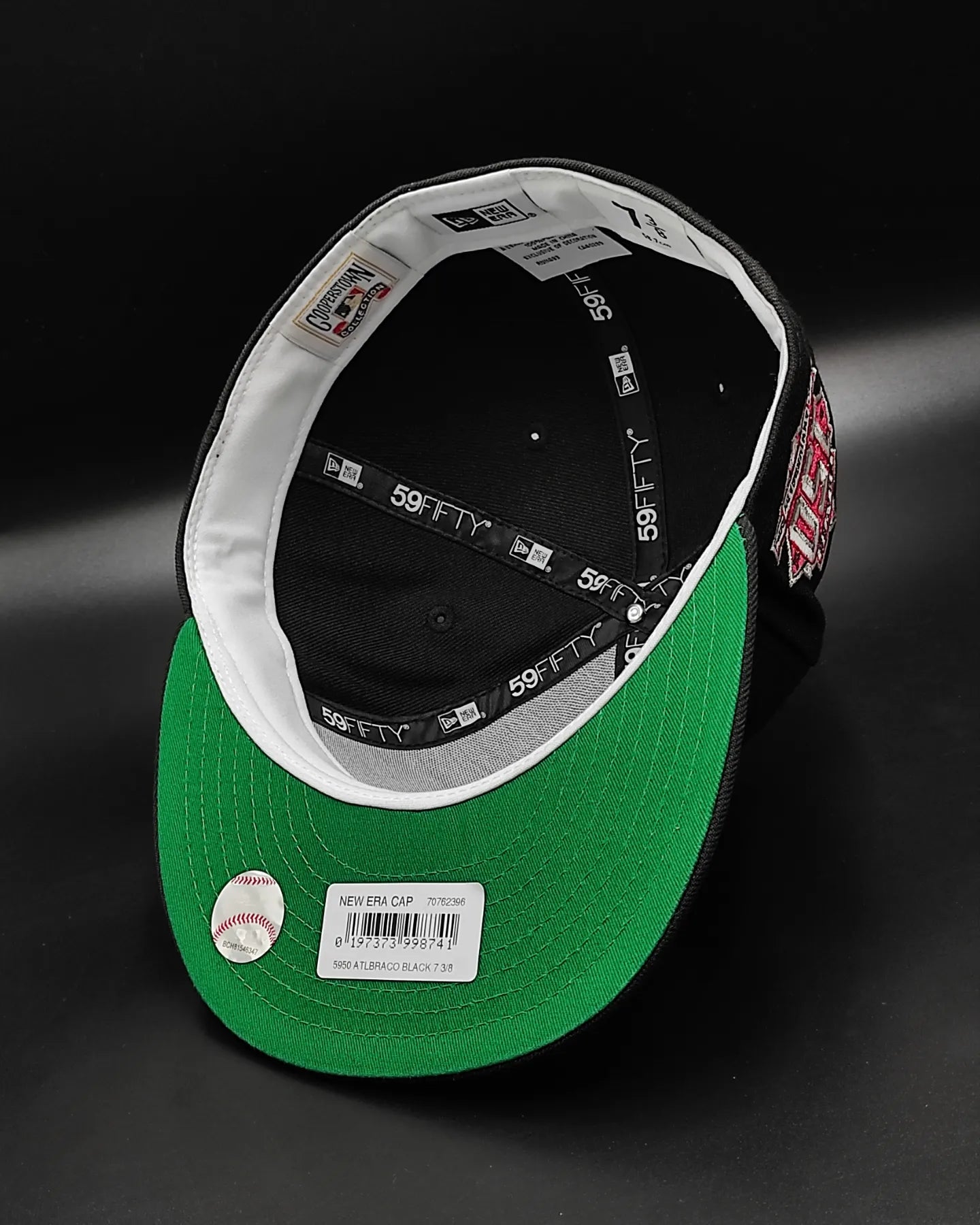 Gorra ajustada 59fifty de New Era Atlanta Braves 150 aniversario cúpula negra edición metálica