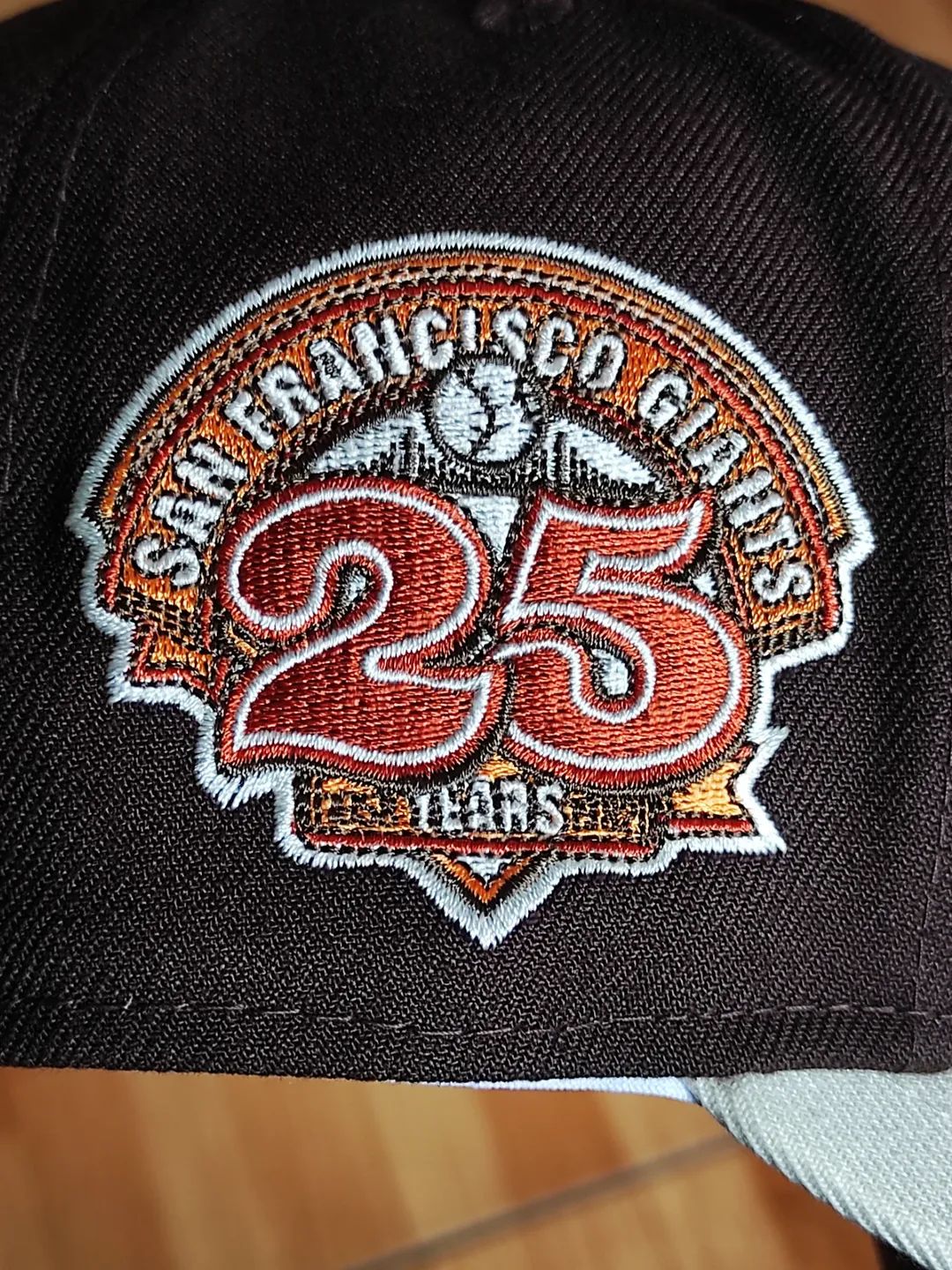 Gorra San Francisco Giants MLB Team Wings 59FIFTY Ajustada Marrón Oscuro