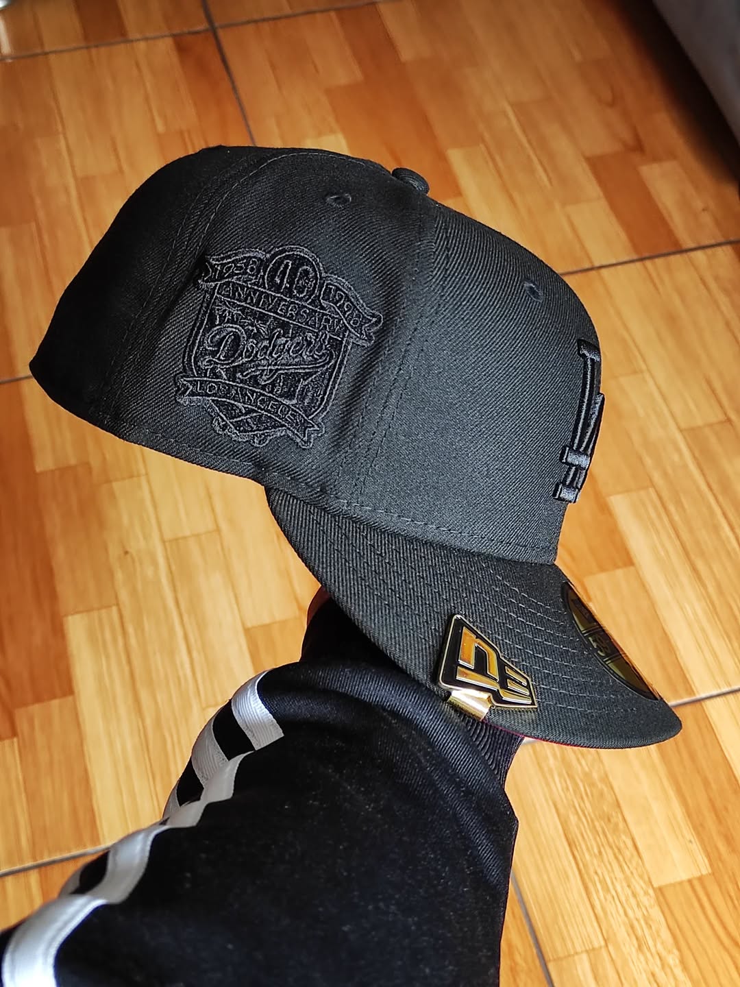 Gorra ajustada 59Fifty de los New Era Los Angeles Dodgers 40 Aniversario Edición Black Out Roja