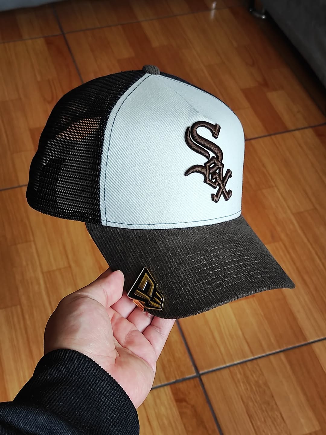 New Era Chicago White Sox gorra TRUCKER de visera plana y cordón