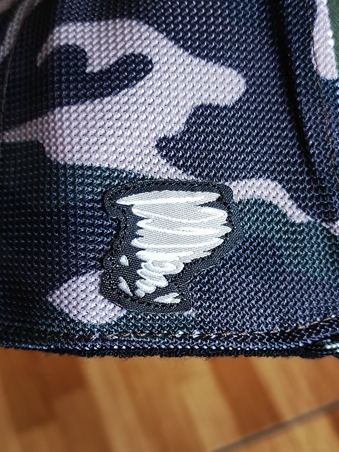Gorra trucker multicolor Looney Tunes Diablo de Tasmania de Capslab