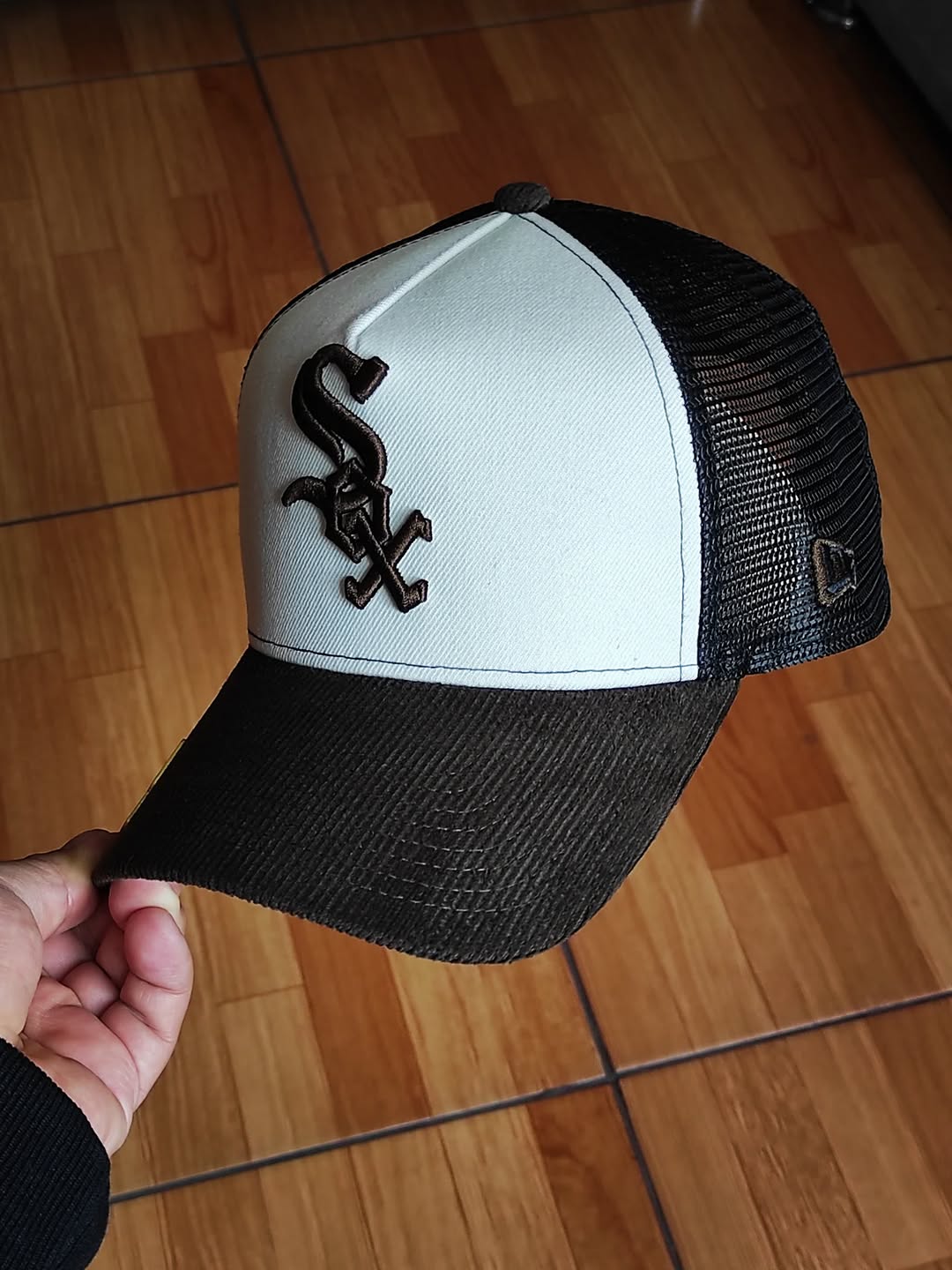 New Era Chicago White Sox gorra TRUCKER de visera plana y cordón