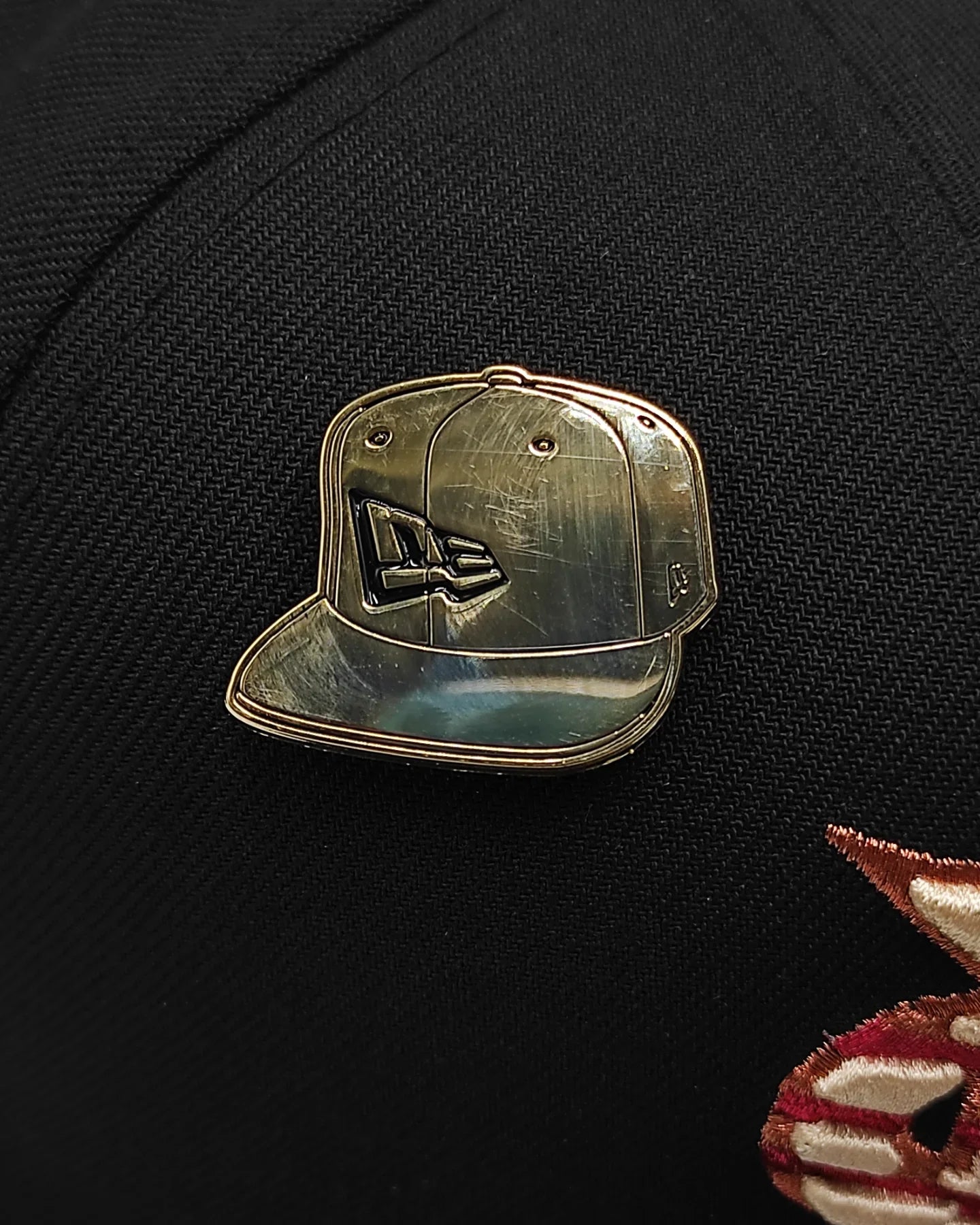 Pin Metálico New Era para Gorra